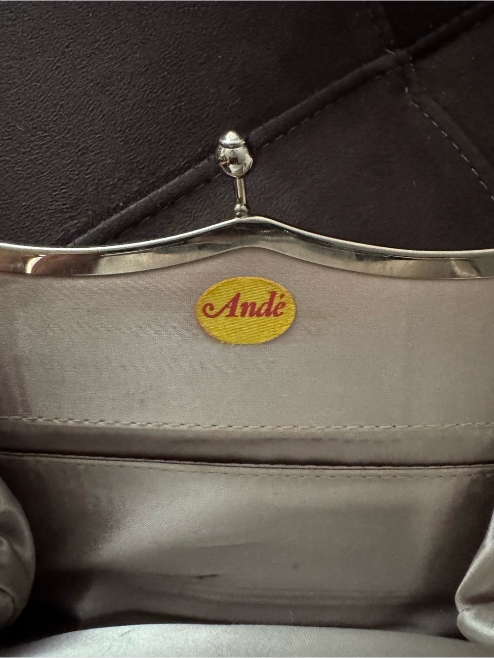 Ande Silver Metallic Kiss-Lock Clutch - Picture 6 of 6